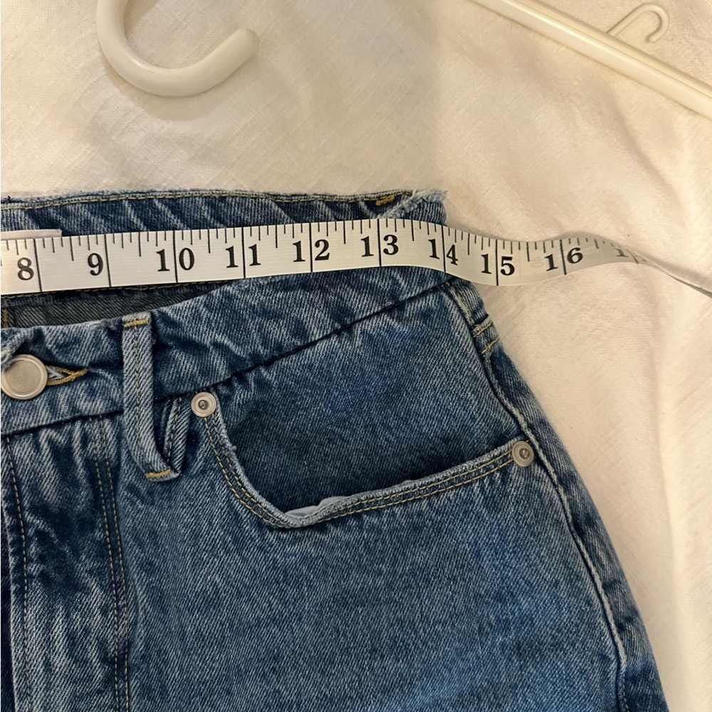 Good American Split Hem Jeans - Picture 5 of 6
